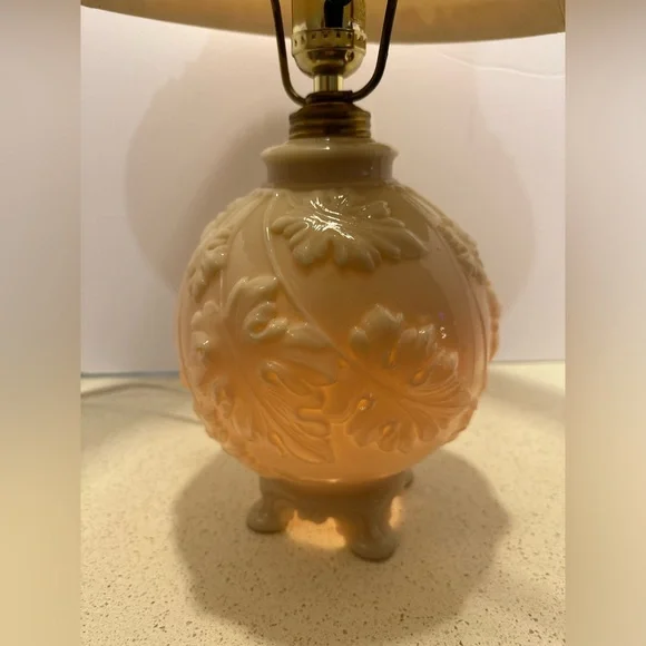 1940s Pink Alacite Aladdin 3way Table Lamp with Original Shade and Finial